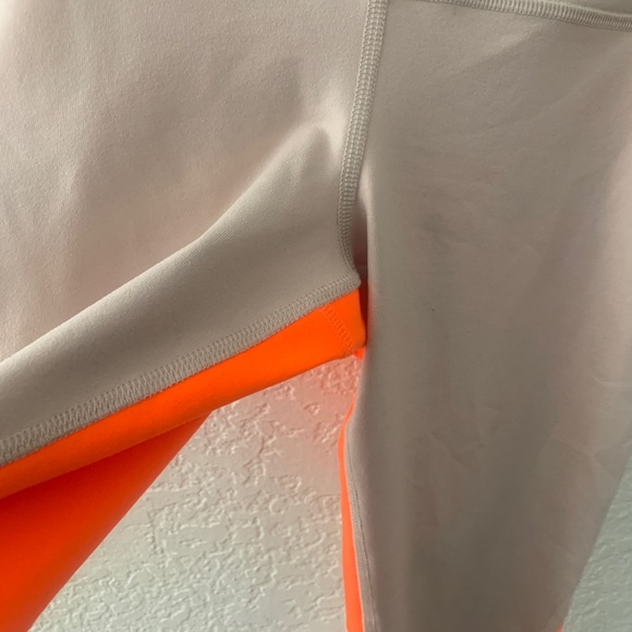 Alo Yoga Range Mesh Capri Leggings - Picture 6 of 9